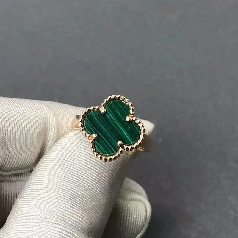 21V*a*n C*l*e* & A*r*p*e*l*