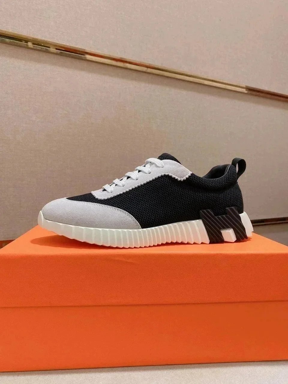 Black, white, black text