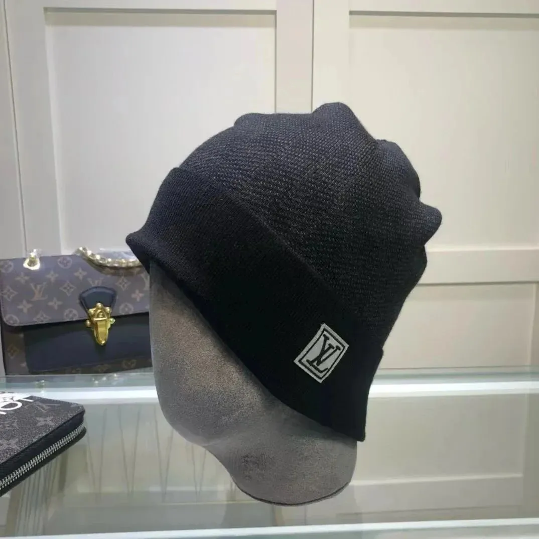 Single hat 4 (L woven label)