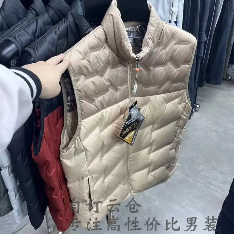 Light khaki/deep khaki