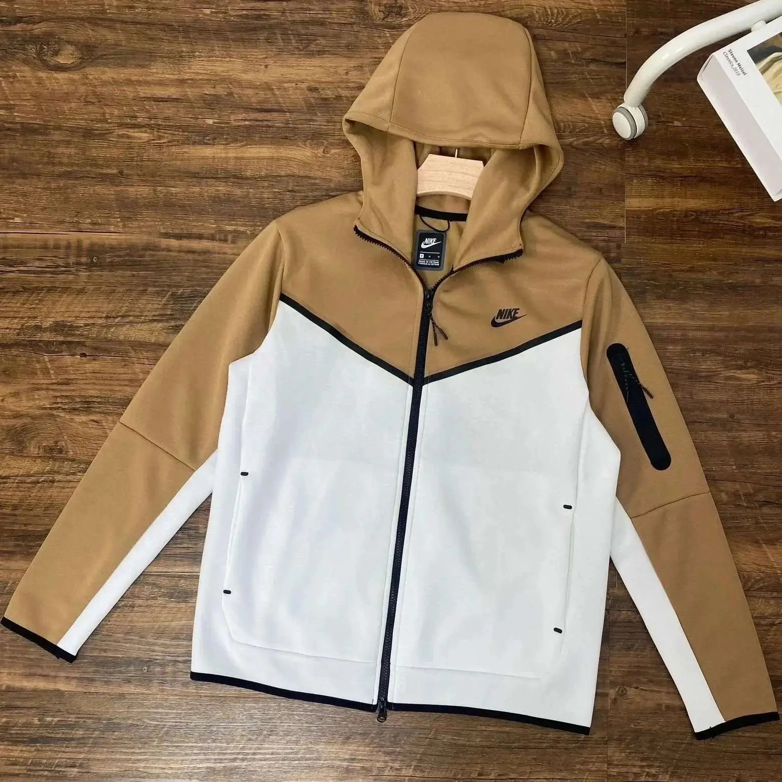 4490 khaki spliced white top